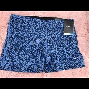 Nike Essential Tight Fit Shorts Small